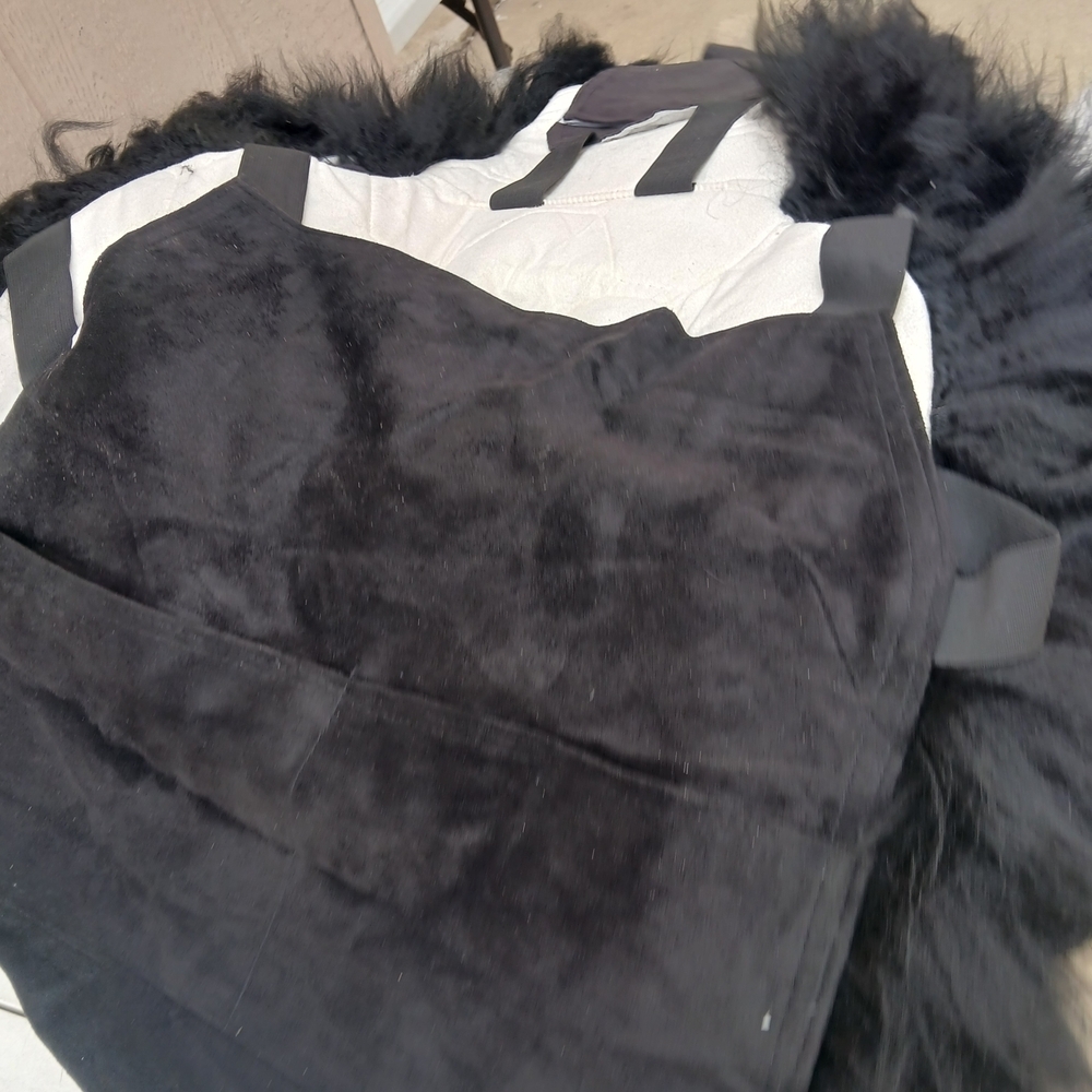 Luxurious Black Fur Vest - Picture 7 of 8